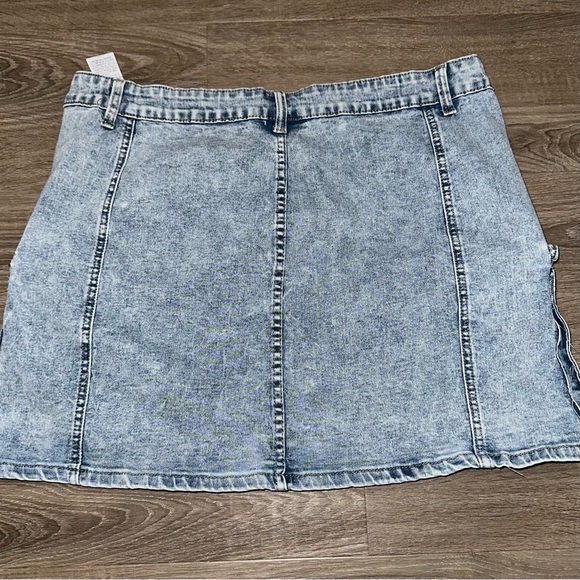 Denim Mini Skirt with Pockets - Picture 3 of 6